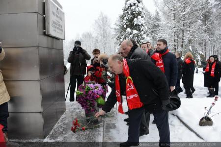 По земле, опаленной блокадой... Репортаж о поездке Г.А. Зюганова в Санкт-Петербург и Ленинградскую область