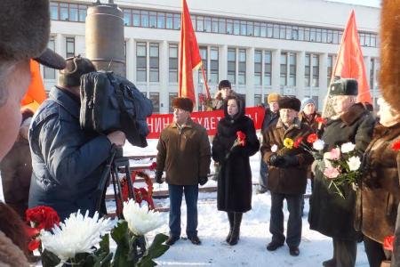 Калуга: «Ленин жил! Ленин жив! Ленин будет жить!»