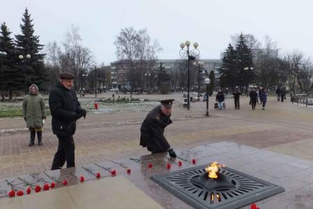 Коммунисты Калуги почтили память советских воинов-освободителей