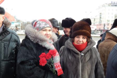 «В ленинизме – наша сила! Победа наша – в борьбе! 2017- быть!». В годовщину смерти Ленина барнаульские коммунисты провели траурный митинг