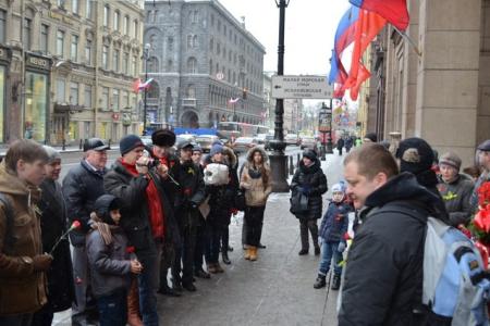 Санкт-Петербург: Комсомольский актив почтил память защитников города Ленина 