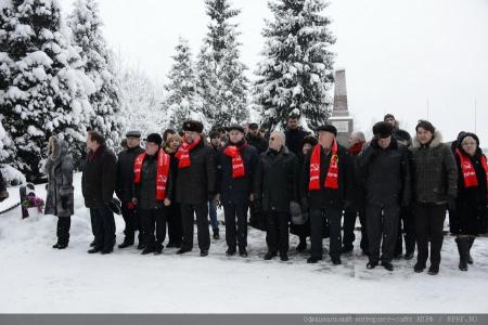 По земле, опаленной блокадой... Репортаж о поездке Г.А. Зюганова в Санкт-Петербург и Ленинградскую область
