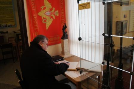 Председатель комитета ГосДумы по обороне адмирал В.П. Комоедов побывал в Ростовской области с целью оценки перспектив восстановления высшего военного образования на Юге страны
