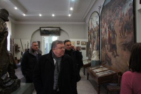 Председатель комитета ГосДумы по обороне адмирал В.П. Комоедов побывал в Ростовской области с целью оценки перспектив восстановления высшего военного образования на Юге страны
