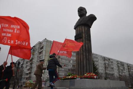 Белгородская область. В честь 23 февраля старооскольские коммунисты провели автопробег по местам боевой славы 