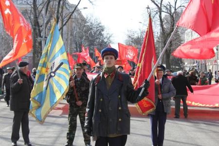 Краснодар: «Слава Советской Армии и Военно-Морскому Флоту! Правительство Медведева – в отставку! Братский народ Украины, мы – с тобой!»