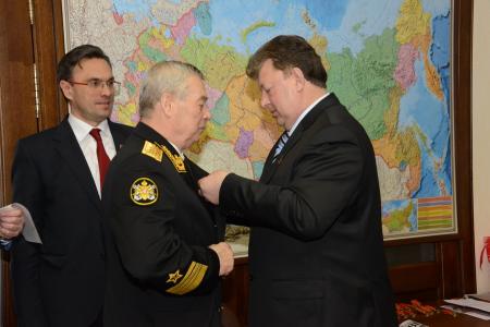 Москва. В канун 23 февраля депутаты-коммунисты поздравили ветеранов Вооруженных Сил и представителей военно-промышленного комплекса России 