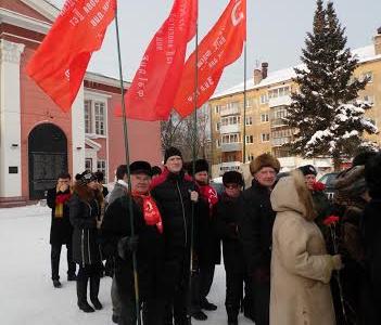 Делегация Пермского краевого отделения КПРФ приняла участие в торжественной церемонии возложения венков и цветов, посвященной Дню защитника Отечества