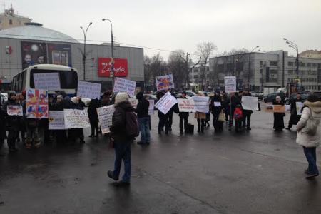 «Позор могильщикам нашего города»! Жители Хамовников провели митинг против градостроительного беспредела московских властей