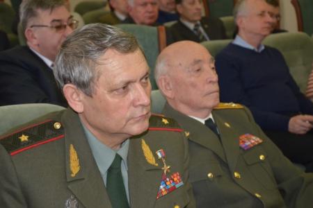 Председатель комитета ГосДумы по обороне адмирал В.П. Комоедов побывал в Ростовской области с целью оценки перспектив восстановления высшего военного образования на Юге страны