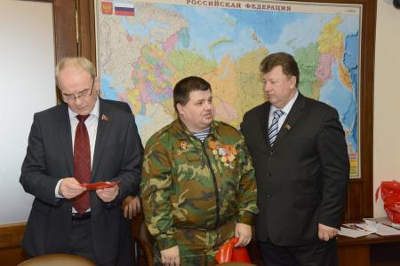 Москва. В канун 23 февраля депутаты-коммунисты поздравили ветеранов Вооруженных Сил и представителей военно-промышленного комплекса России 