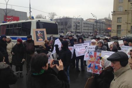 «Позор могильщикам нашего города»! Жители Хамовников провели митинг против градостроительного беспредела московских властей