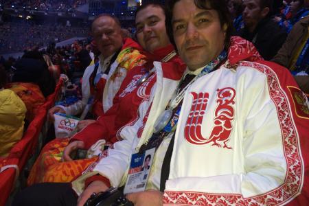 Зимние Олимпийские игры в Сочи объявлены открытыми. Команда КПРФ приветствовала спортсменов со Знаменем Победы