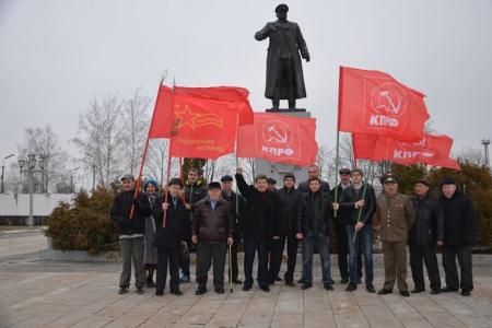 Белгородская область. В честь 23 февраля старооскольские коммунисты провели автопробег по местам боевой славы 