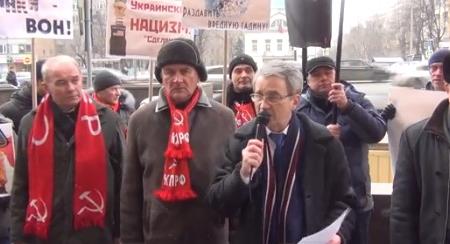 Депутаты-коммунисты Госдумы и жители Москвы пришли к посольству США с требованием: "Прекратить вмешательство во внутренние дела братской Украины!"
