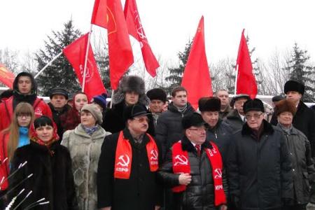 Коммунисты отметили 71-ю годовщину освобождения Курской области от немецко-фашистской оккупации