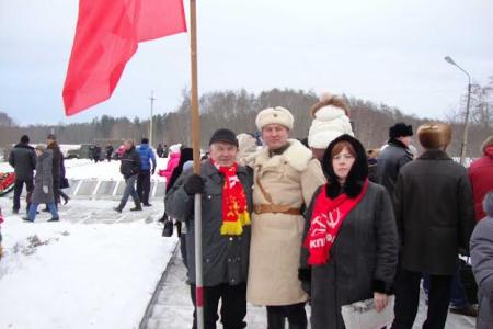 Ленинградская область. Коммунисты города Сланцы возглавили общегородскую колонну в день празднования юбилейной годовщины освобождения города от фашистских захватчиков