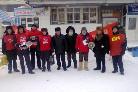«Требуем принять закон, который ждут миллионы!». Барнаульские коммунисты провели пикеты в поддержку законопроектов о детях войны