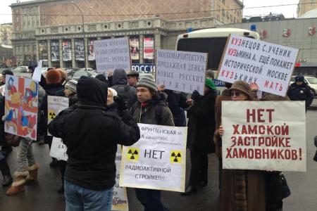 «Позор могильщикам нашего города»! Жители Хамовников провели митинг против градостроительного беспредела московских властей