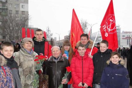 Коммунисты отметили 71-ю годовщину освобождения Курской области от немецко-фашистской оккупации