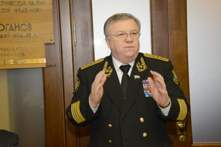 Москва. В канун 23 февраля депутаты-коммунисты поздравили ветеранов Вооруженных Сил и представителей военно-промышленного комплекса России 