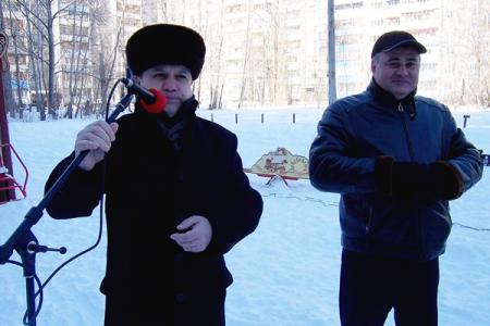 «Нам нужна ваша поддержка!». В Новосавиновском районе Казани состоялась встреча депутатов-коммунистов с жильцами многоквартирного дома