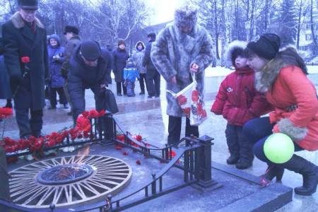 Ярославские коммунисты провели митинг, посвященный Дню Советской Армии и Военно-Морского Флота