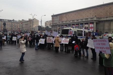 «Позор могильщикам нашего города»! Жители Хамовников провели митинг против градостроительного беспредела московских властей