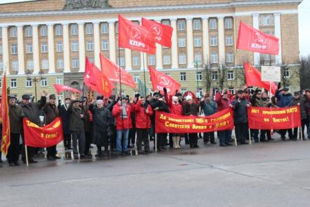 Новгородские коммунисты отметили День Советской Армии и Военно-Морского Флота