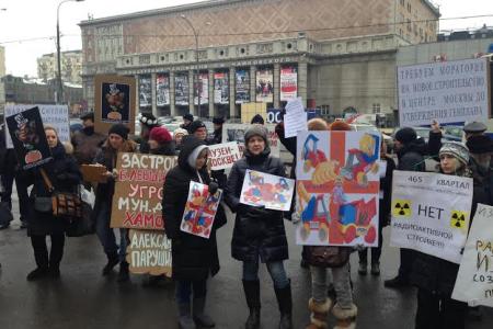 «Позор могильщикам нашего города»! Жители Хамовников провели митинг против градостроительного беспредела московских властей