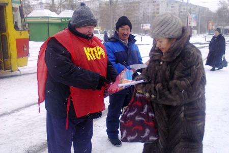 «Требуем принять закон, который ждут миллионы!». Барнаульские коммунисты провели пикеты в поддержку законопроектов о детях войны