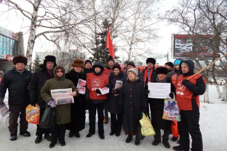 Барнаульские коммунисты на пикетах ведут сбор подписей в поддержку законопроекта о «Детях войны»