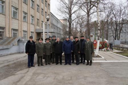 Председатель комитета ГосДумы по обороне адмирал В.П. Комоедов побывал в Ростовской области с целью оценки перспектив восстановления высшего военного образования на Юге страны