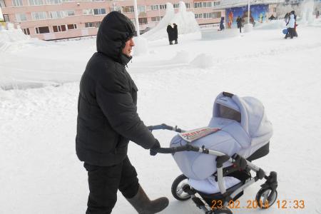 Ямало-Ненецкий автономный округ. Праздничный пикет в честь дня Советской Армии и Военно-Морского Флота