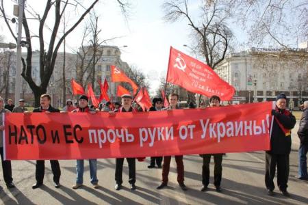 Краснодар: «Слава Советской Армии и Военно-Морскому Флоту! Правительство Медведева – в отставку! Братский народ Украины, мы – с тобой!»