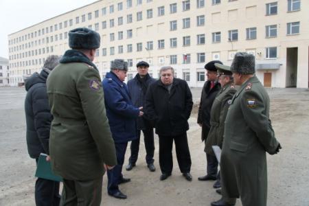 Председатель комитета ГосДумы по обороне адмирал В.П. Комоедов побывал в Ростовской области с целью оценки перспектив восстановления высшего военного образования на Юге страны