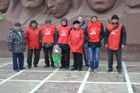Республика Калмыкия. В праздничный день 23 февраля коммунисты Элистинского местного отделения отдали дань уважения павшим героям