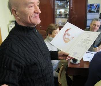 Коммунисты Челябинска возложили цветы к Вечному огню и провели круглый стол, посвященный достижениям Советской Армии