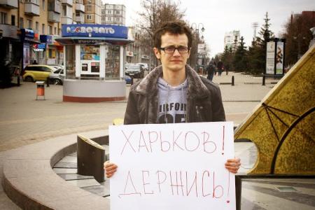 Комсомольцы Белгорода поддерживают харьковчан, держащих оборону против майдановцев