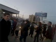 Жители 10 высоток в Краснодаре перекрыли въезд в город после того, как в разгар Олимпиады им отключили свет. Депутат Госдумы С.П.Обухов направил запросы министру обороны и главе Краснодара