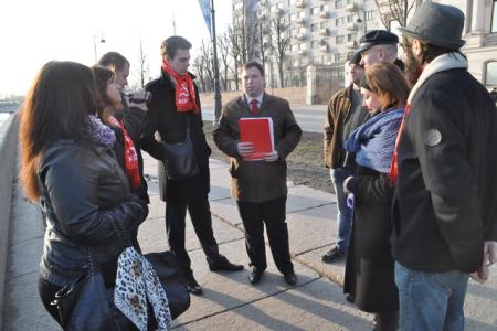Ленинградские комсомольцы передали требования по разрешению ситуации на Украине полпреду Президента РФ