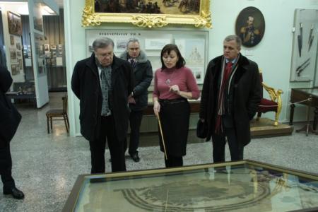 Председатель комитета ГосДумы по обороне адмирал В.П. Комоедов побывал в Ростовской области с целью оценки перспектив восстановления высшего военного образования на Юге страны