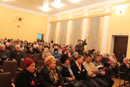 Псковская область. Коммунисты приняли участие в сходе граждан с требованием восстановить больницу в поселке Локня