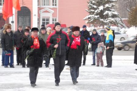Делегация Пермского краевого отделения КПРФ приняла участие в торжественной церемонии возложения венков и цветов, посвященной Дню защитника Отечества