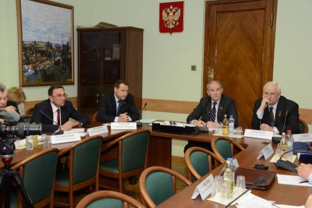 Возродить оборонную мощь страны! В Госдуме прошел круглый стол по проблемам ВПК