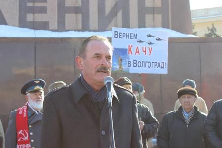Волгоградцы собрали на билет для губернатора два ведра мелочи
