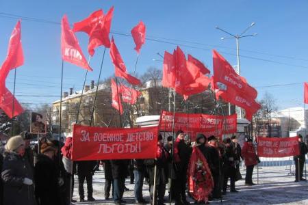 Советская Армия, слава тебе! Народ Украины, мы братья навек! Пермские коммунисты провели митинг в честь 96-й годовщины образования Советской Армии и Военно-Морского Флота
