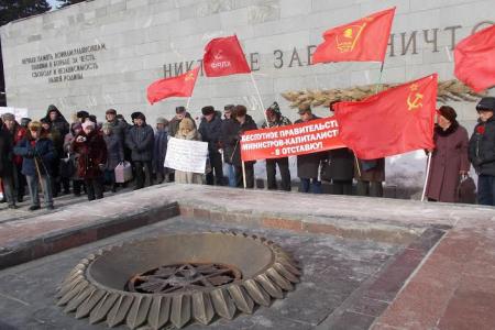 Ульяновск. Митинг в честь 96-й годовщины Советской Армии и Военно-Морского Флота