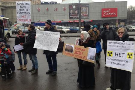 «Позор могильщикам нашего города»! Жители Хамовников провели митинг против градостроительного беспредела московских властей