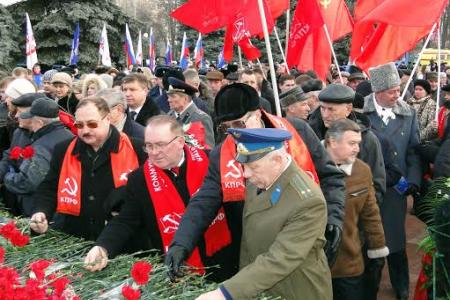 Правительство – в отставку! в Курске состоялся митинг, посвященный 96-й годовщине создания Рабоче-Крестьянской Красной Армии и Военно-Морского Красного Флота
